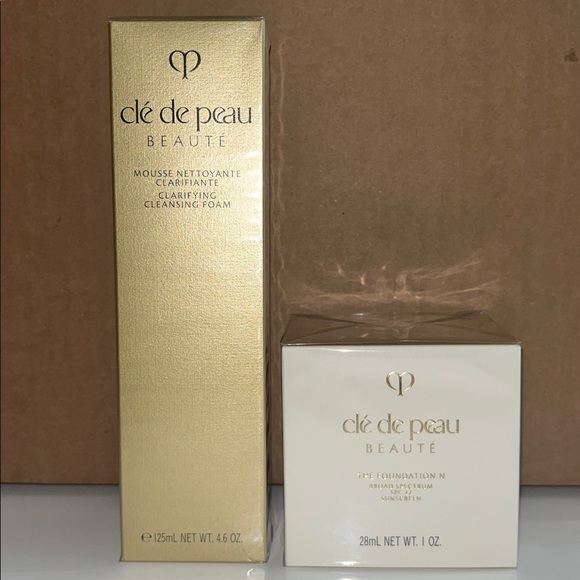 Clé de Peau Beauté FoundationO50 &Clé de Peau Beaute Clarifying Cleansing foam